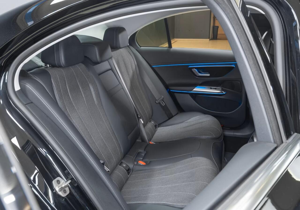 Mercedes-Benz E-KLASSE 300 de Plug-In Hybrid Avantgarde Distronic LED Camera Stoelverwarming 19 Inch