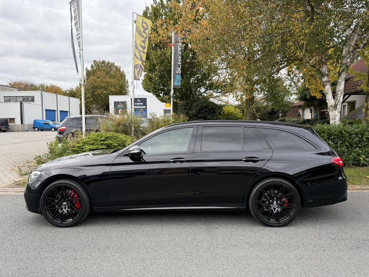 Mercedes-Benz E-KLASSE 300e AMG Black 320PK PanooTrekhaak