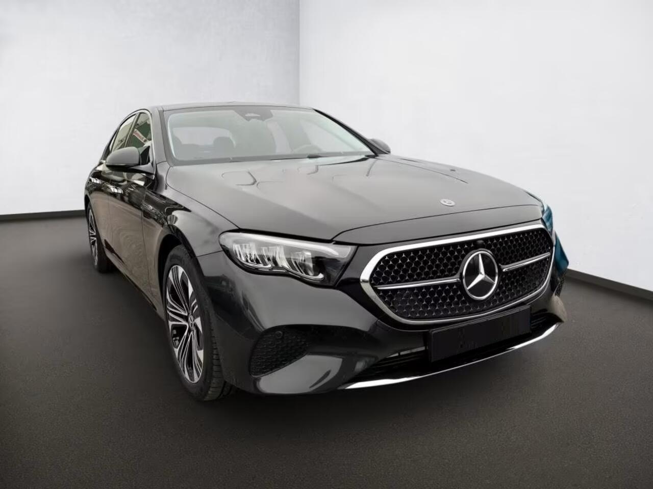 Mercedes-Benz E-KLASSE 300 e Avantgarde Distronic Trekhaak 19 Inch Stuurverwarming Stoelverwarming Camera