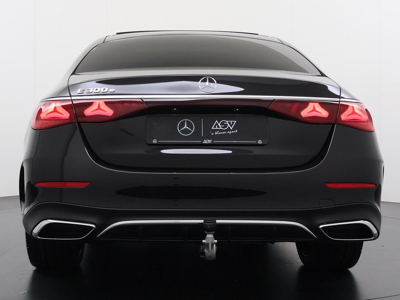 Mercedes-Benz E-KLASSE 300 e Sport Edition | Superscreen | Burmester 4D Surround Sound | Memorystoelen | Panorama - Schuifdak | Trekhaak Wegklapbaar | Distronic Cruise Control