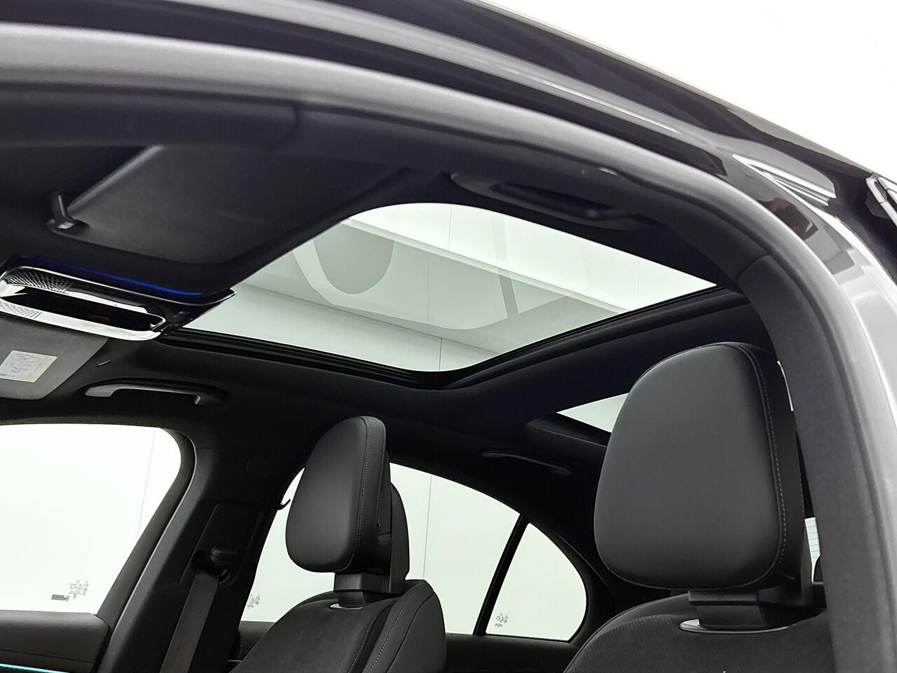 Mercedes-Benz E-KLASSE 300 e Sport Edition | Premium pakket | Nightpakket | Burmester® 4D surround sound system | Trekhaak | Winter pakket | MBUX Superscreen |