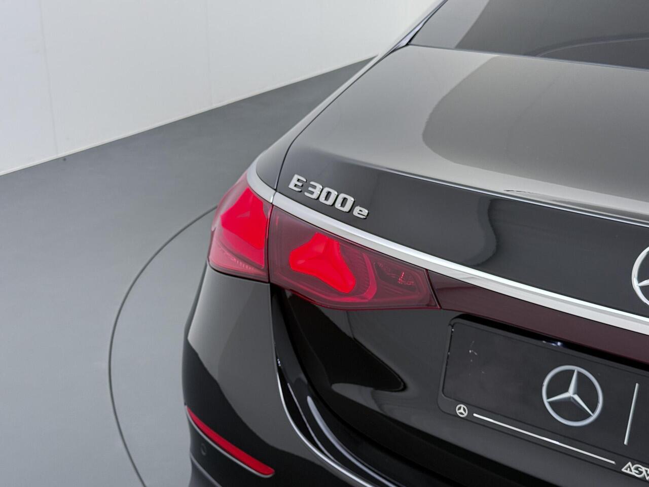 Mercedes-Benz E-KLASSE 300 e Sport Edition | Superscreen | Burmester 4D Surround Sound | Memorystoelen | Panorama - Schuifdak | Trekhaak Wegklapbaar | Distronic Cruise Control