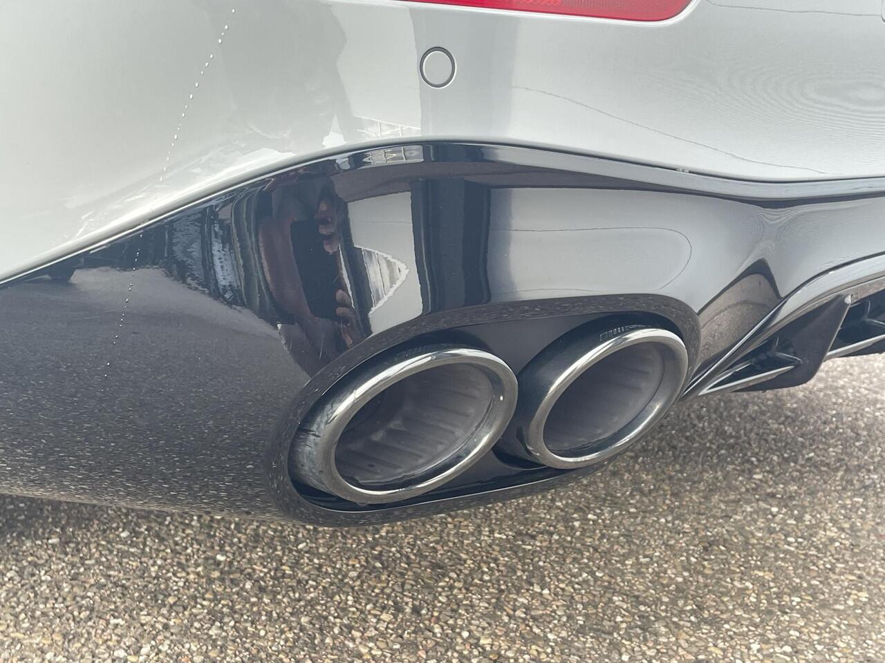 Mercedes-Benz E-KLASSE AMG 53 4MATIC+ Night Edition | Alpine grijs MANUFAKTUR | DIGITAL LIGHT | Panoramadak | AMG carbon exterieur pakket | AMG night pakket | Head-up display | AMG Real Performance Sound