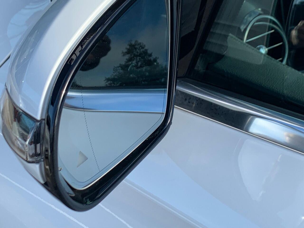 Mercedes-Benz E-KLASSE 300 e AMG Line l Schuif- kanteldak l Multibeam LED l Afneembare Trekhaak l Camaera l Stoelverwarming l Dodehoek detectie l