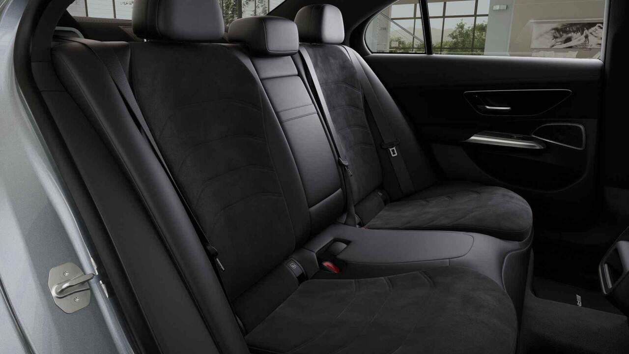 Mercedes-Benz E-KLASSE 300 e AMG Line | Night | Hyperscreen | Digital Light | Trekhaak | Verlichte grill | Memory |