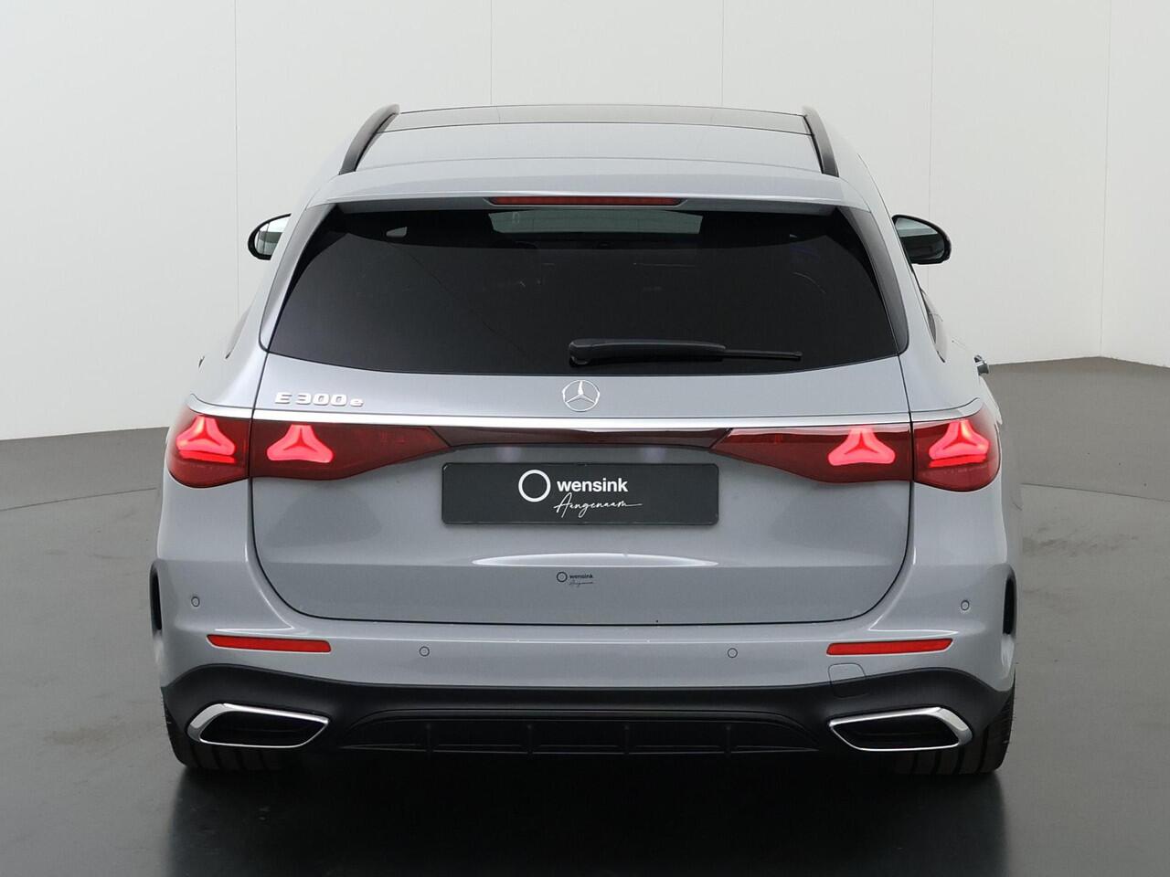 Mercedes-Benz E-estate 300 e Sport Edition | Rijassistentie pakket plus | Panorama dak | AIRMATIC | Head Up display | Night Pakket | Superscreen |