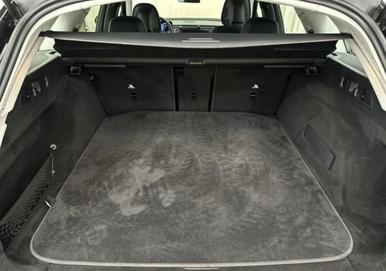 Mercedes-Benz E-estate 220 d Avantgarde Distronic Trekhaak Camera Stoelverwarming MBUX