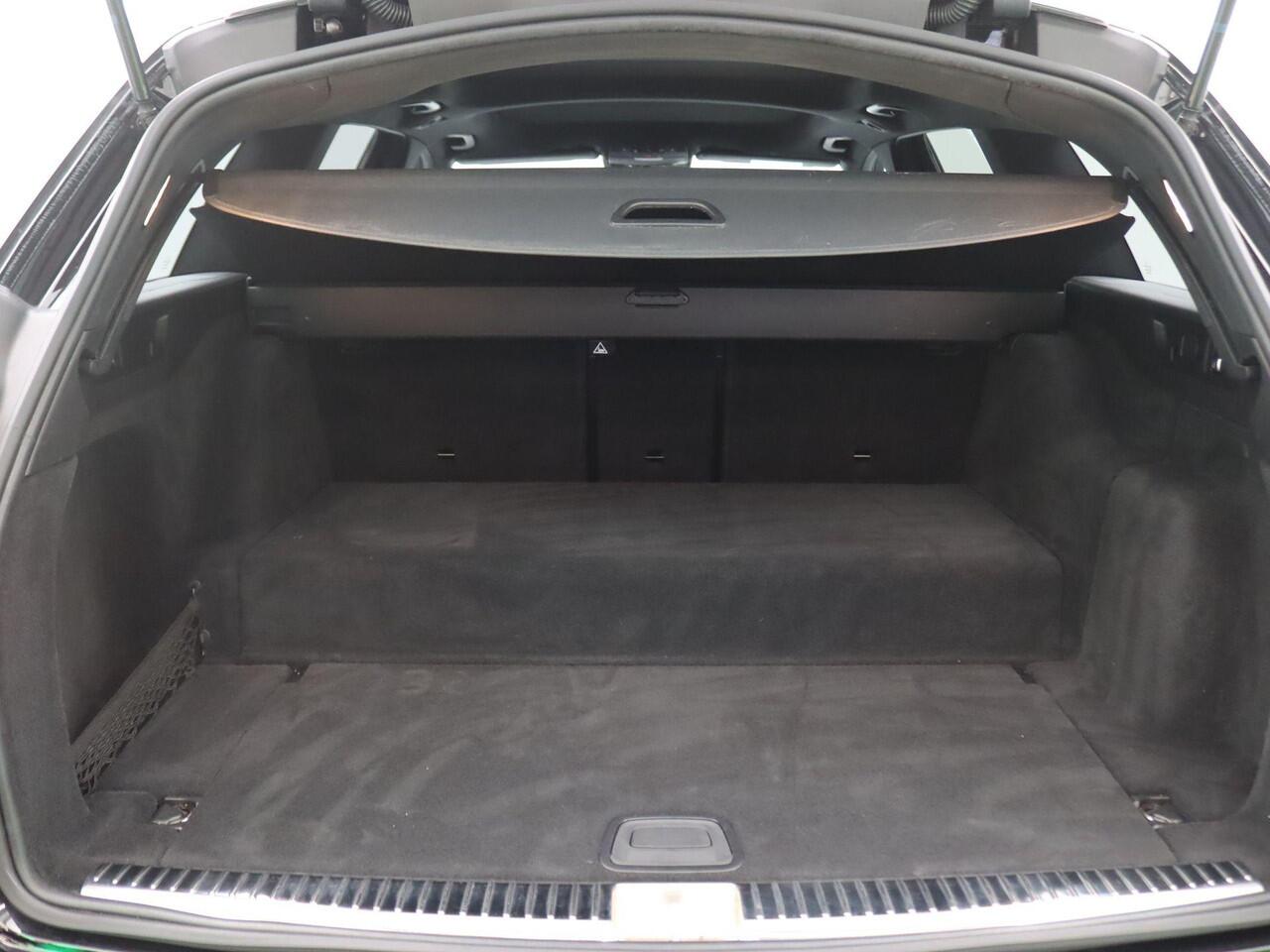 Mercedes-Benz E-estate 300 e Business Solution AMG 320PK Aut. SOH 98%, Pano-Schuifdak, Trekhaak, Adaptieve Cruise Controle, Head-Up Display, 360gr. Camera, Side Assist, Keyless, 18" LM Velgen, Stoelverwarming