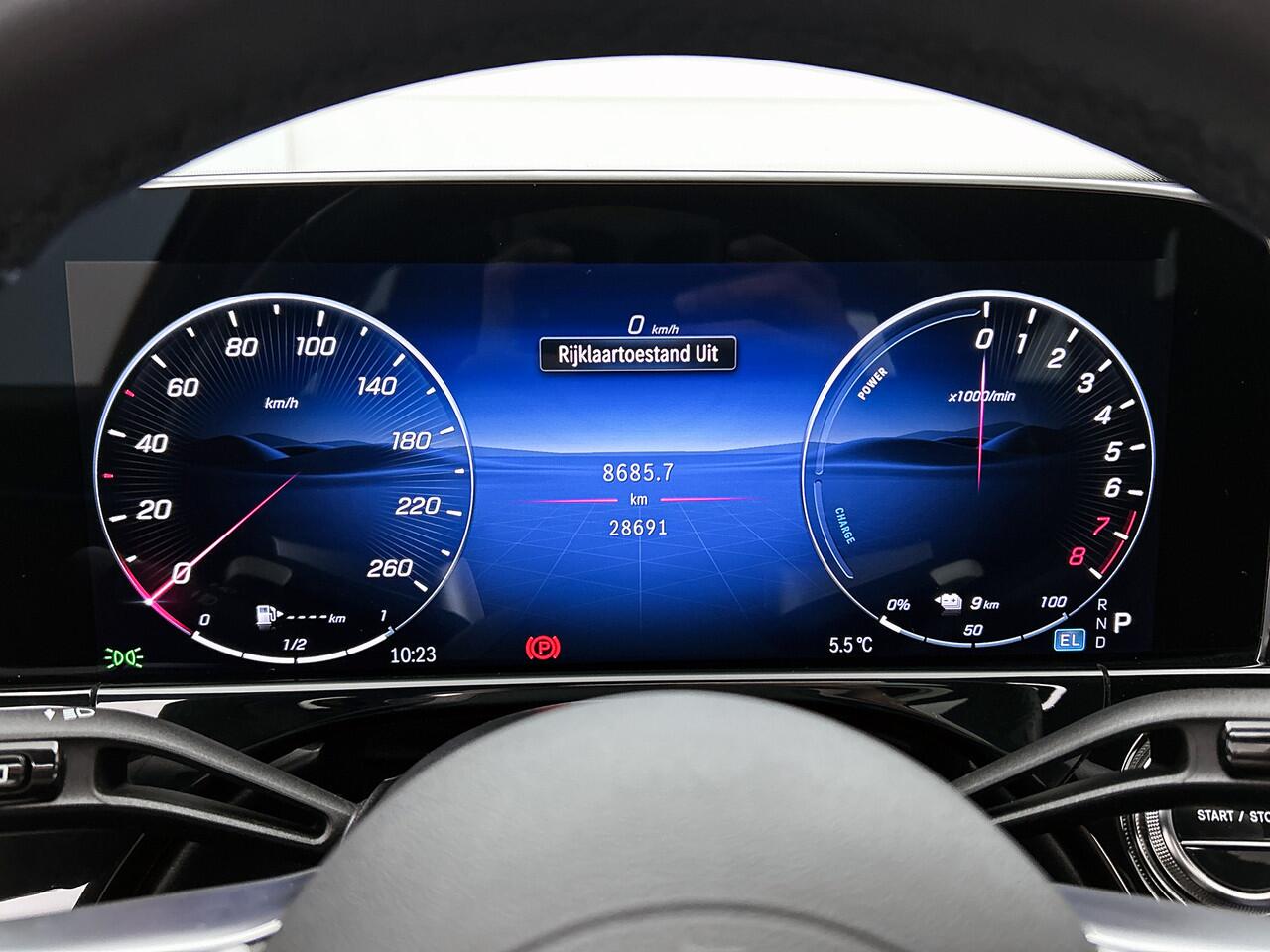 Mercedes-Benz E-estate 300 e AMG Plug-In Hybride | AMG Line | Night Pakket | Trekhaak | MBUX Superscreen | Panoramadak | 20 Inch AMG velgen | Inclusief 24 maanden MB Certified garantie voor Europa.