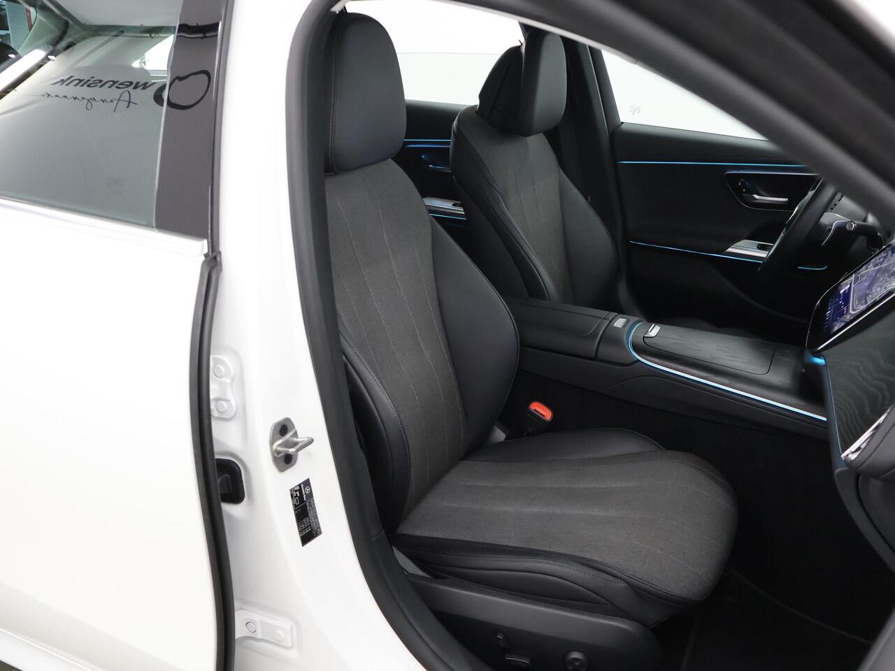 Mercedes-Benz E-estate 300 e Luxury Line | Achteruitrijcamera | Winter Pakket | 19" lichtmetalen velgen | Apple Carplay |