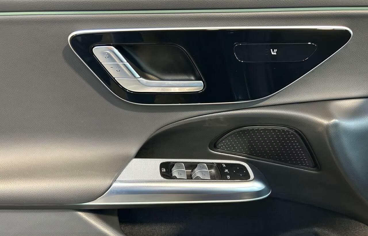 Mercedes-Benz E-estate 300 de 4MATIC Diesel Plug-in-Hybrid Avantgarde Head-Up Trekhaak LED Stoelverwarming 19 Inch Distronic