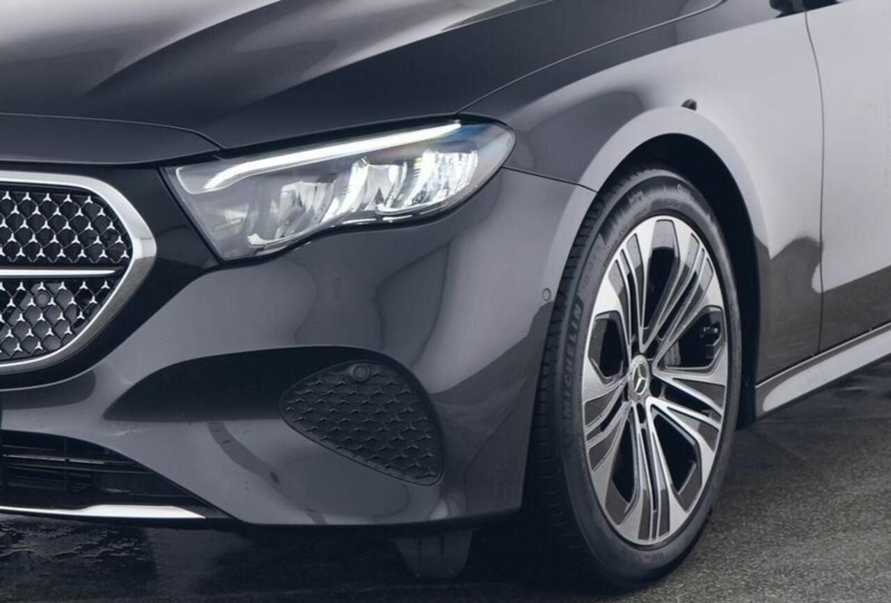 Mercedes-Benz E-estate 300 e Avantgarde Distronic Trekhaak 19 Inch Camera Stoelverwarming