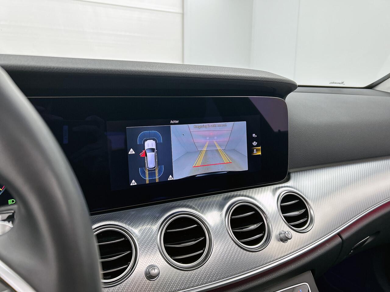 Mercedes-Benz E-estate 200 Business Solution Panoramadak | Leder | Dode Hoek Ass | Alarm | Sfeerverlichting | Parkeerpakket met Camera | Inclusief 24 maanden Mercedes-Benz Certified garantie voor Europa.