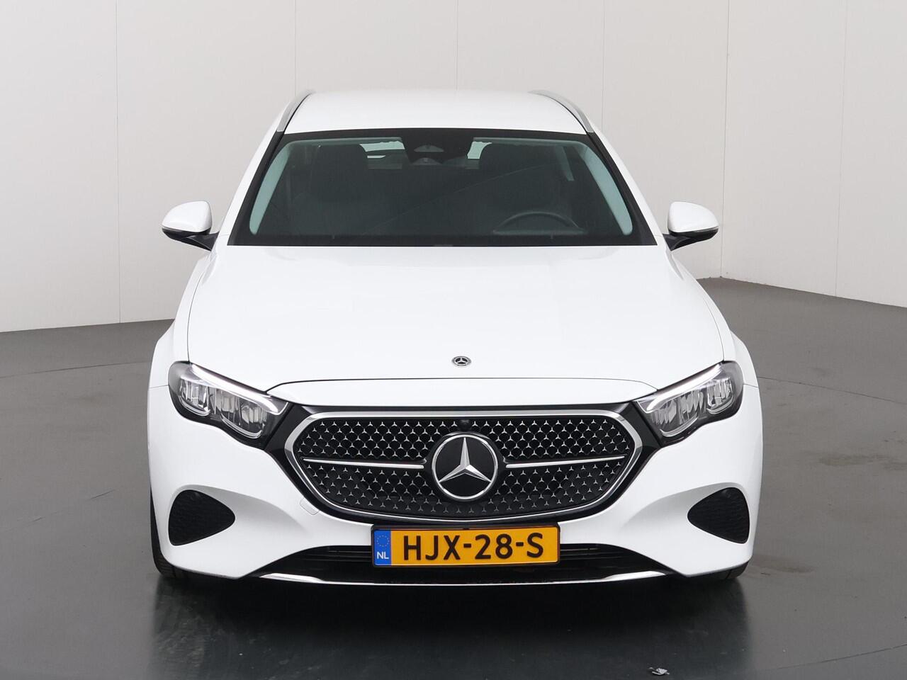 Mercedes-Benz E-estate 300 e Luxury Line | Achteruitrijcamera | Winter Pakket | 19" lichtmetalen velgen | Apple Carplay |