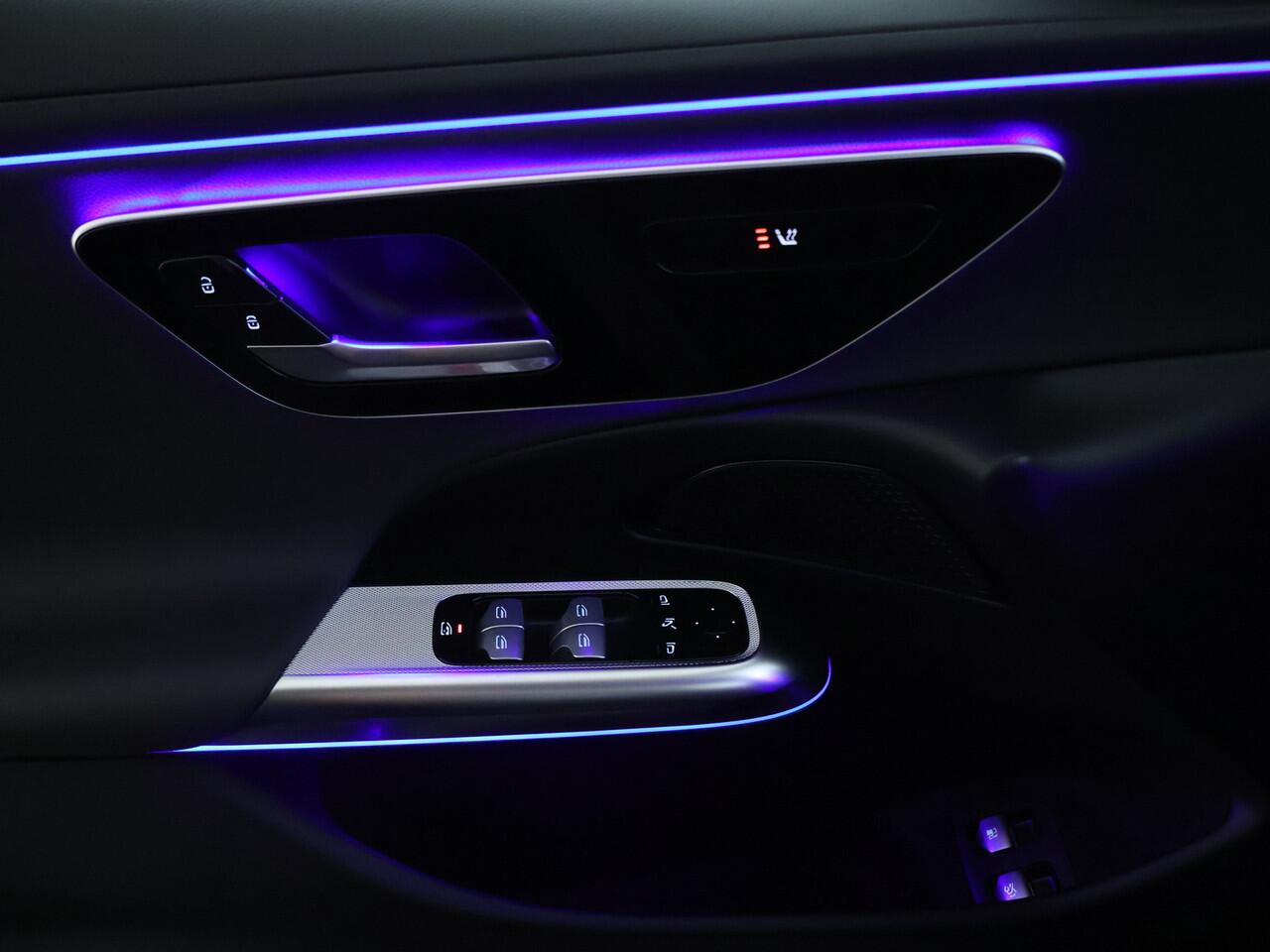 Mercedes-Benz E-estate Estate 300 e PLug-In Hybride | Distronic | Winterpakket: Stoel en Stuurverwarming | Sfeerverlichting | Led koplampen | Achteruitrijcamera | Apple CarPlay | Inclusief 24 maanden MB Certified garantie voor Europa.