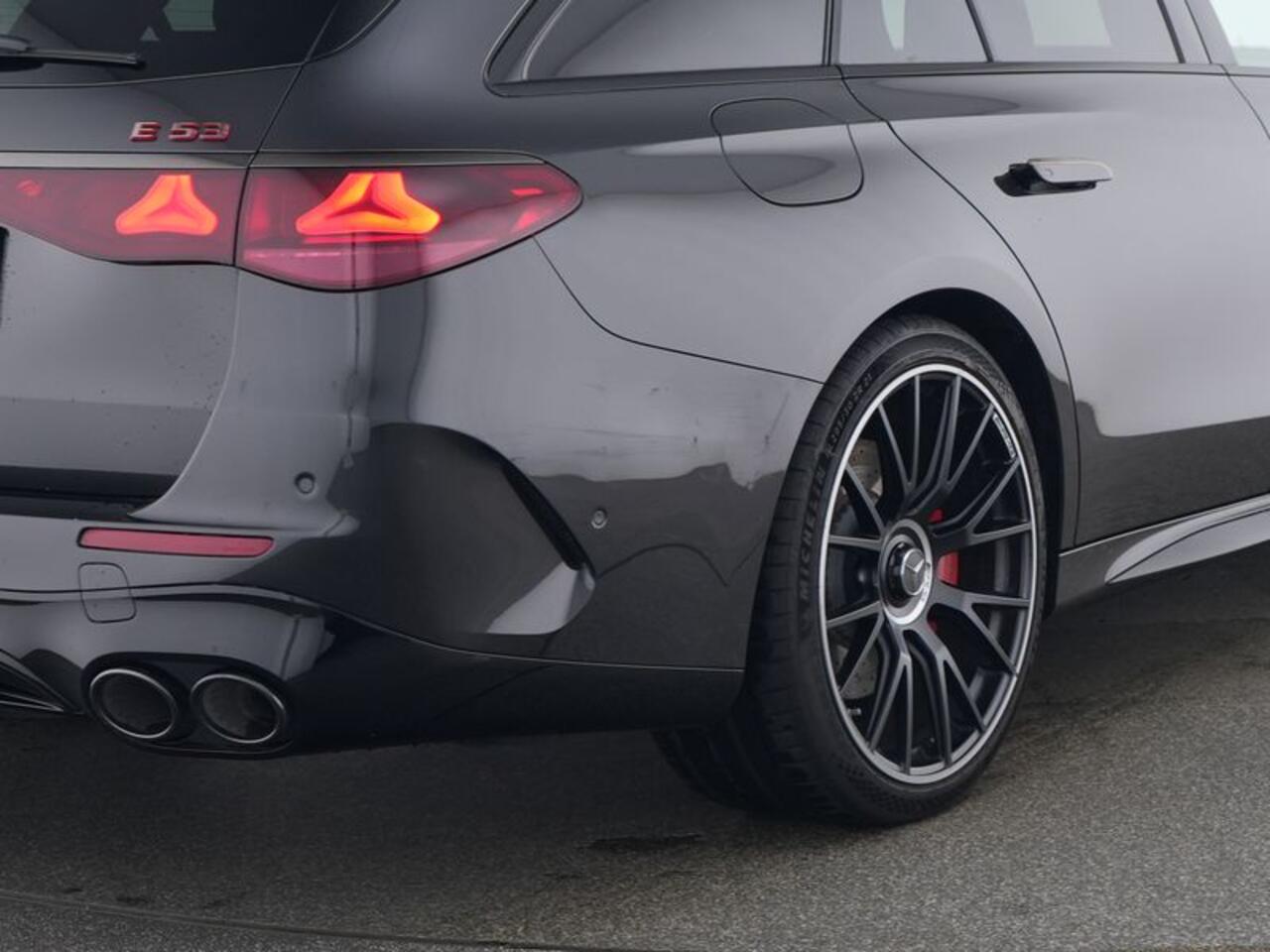 Mercedes-Benz E-estate Mercedes-AMG 53 4MATIC+ | AMG DYNAMIC PLUS Paket | Panorama Schuif-Kanteldak | Trekhaak | AMG Night 1+2 | DC lader | 21 Inch AMG Velgen. Inclusief 24 maanden MB Certified garantie voor Europa.