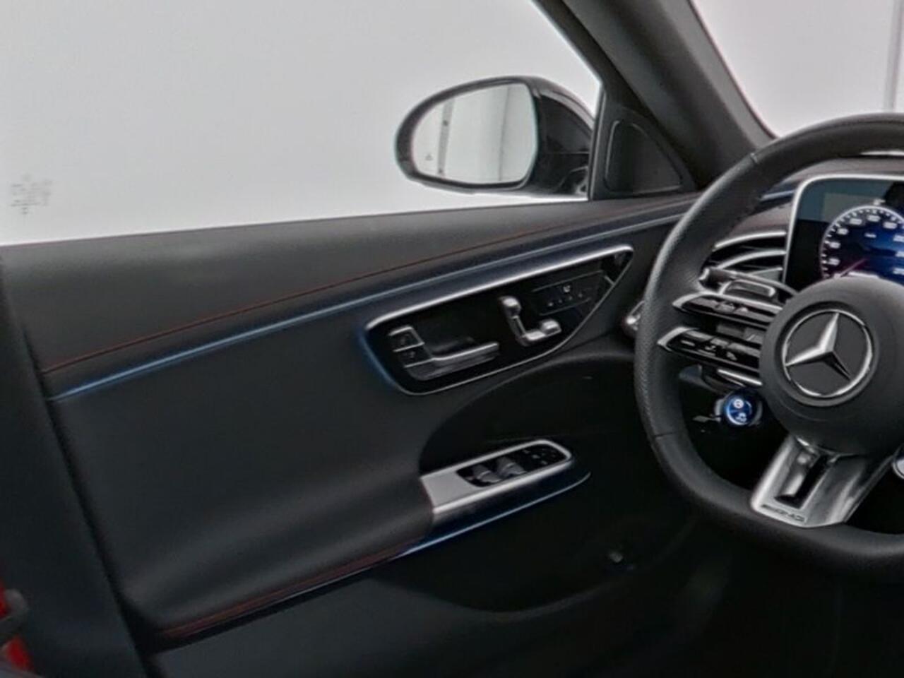 Mercedes-Benz E-estate Mercedes-AMG 53 4MATIC+ | AMG DYNAMIC PLUS Paket | Panorama Schuif-Kanteldak | Trekhaak | AMG Night 1+2 | DC lader | 21 Inch AMG Velgen. Inclusief 24 maanden MB Certified garantie voor Europa.