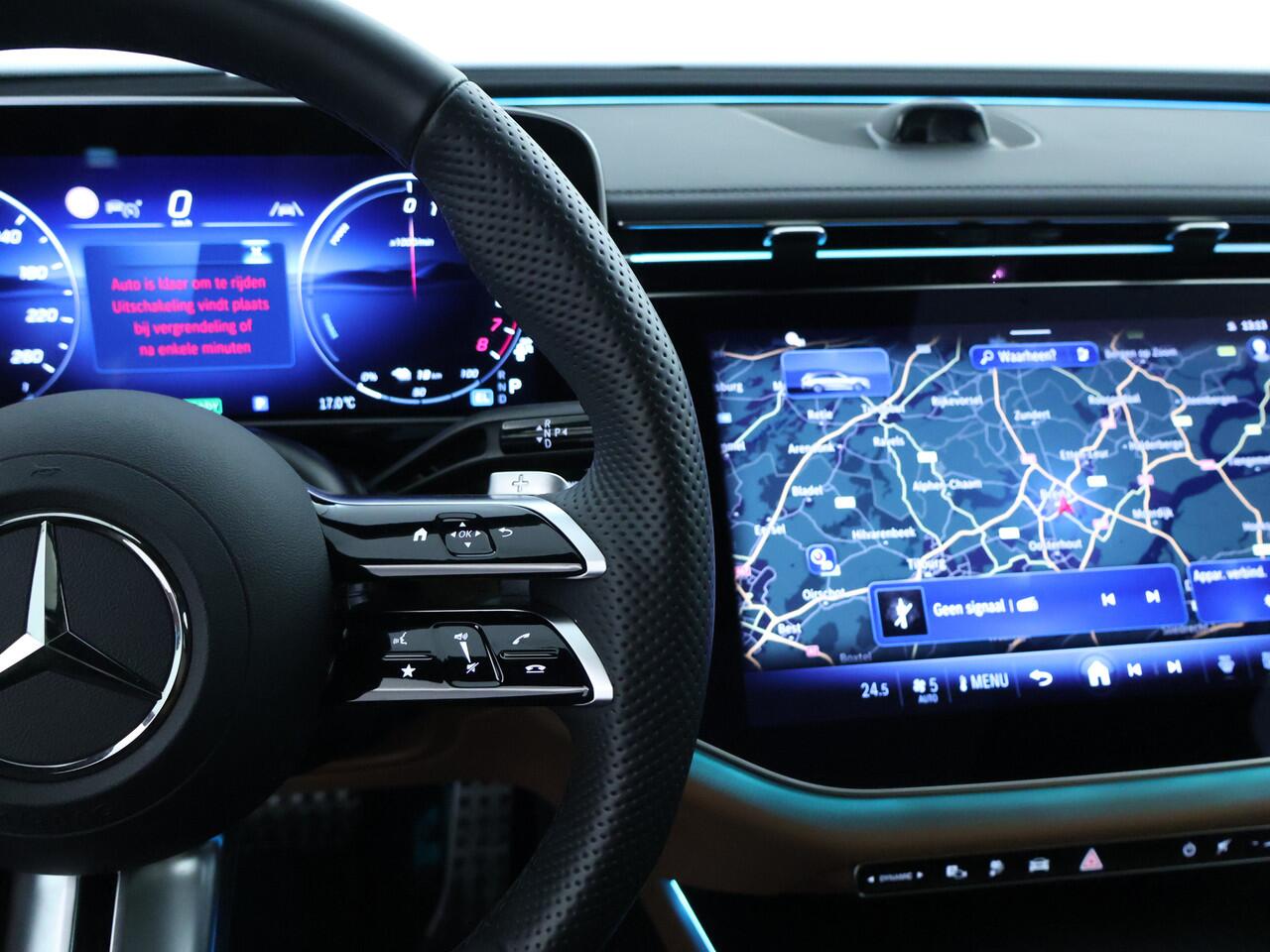 Mercedes-Benz E-estate 300 e AMG Plug-In Hybride | AMG Line | Night Pakket | Panoramadak | MBUX Superscreen | Burmester® | AC en DC Laden. Inclusief 24 maanden MB Certified garantie voor Europa.