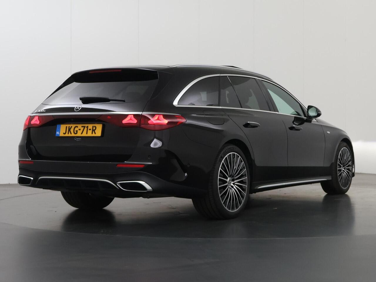Mercedes-Benz E-estate 300 e AMG Line | Luchtvering | Superscreen | Rij assistentiepakket | Trekhaak | Burmester |