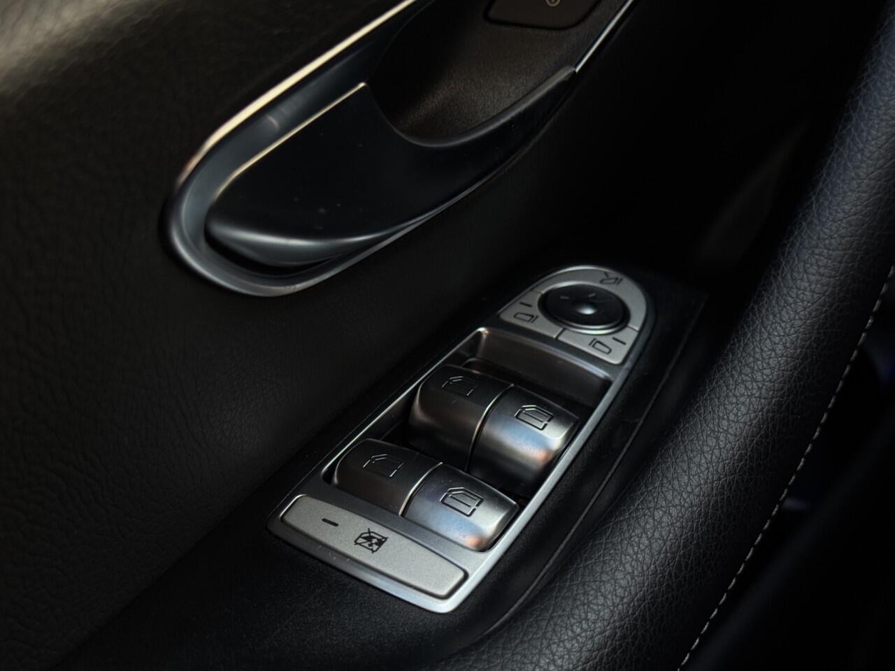 Mercedes-Benz E-estate 300 e AMG Line | Sfeerverlichting | Schuifdak | Trekhaak | 360 Cam