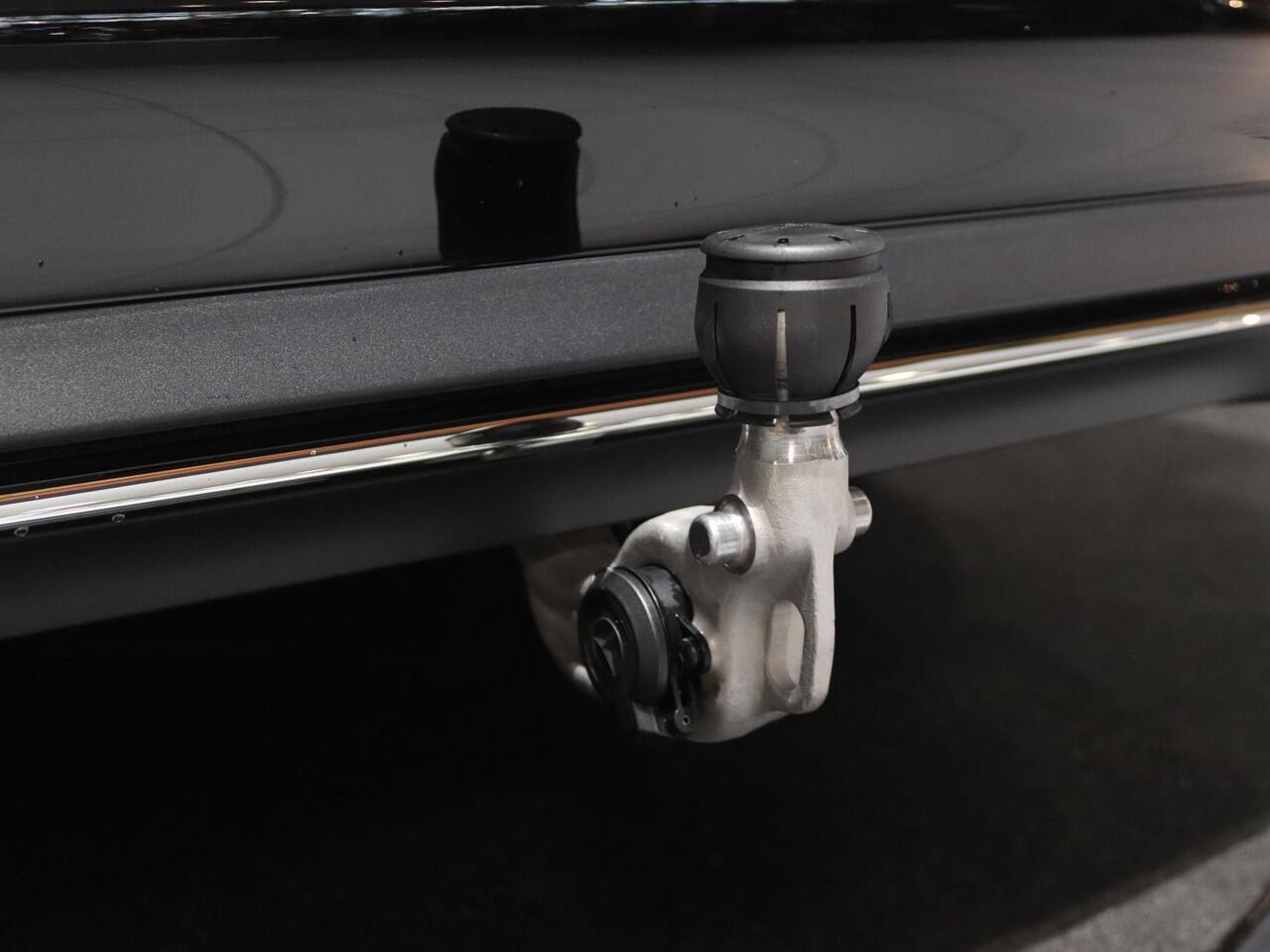 Mercedes-Benz E-estate 300e Luxury Line | Trekhaak | Keyless | Getint glas | Winter pakket | Zonne rollo | 19" lichtmetalen velgen | Achterbank verwarming |