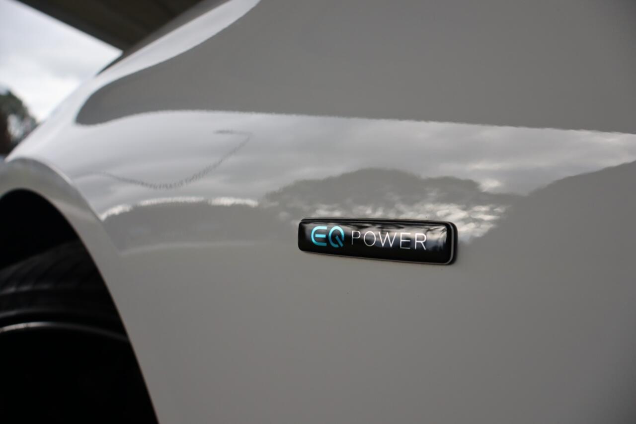 Mercedes-Benz E-estate 300 AMG | Plug in Hybride | Stoelverwarming | Trekhaak | Panoram