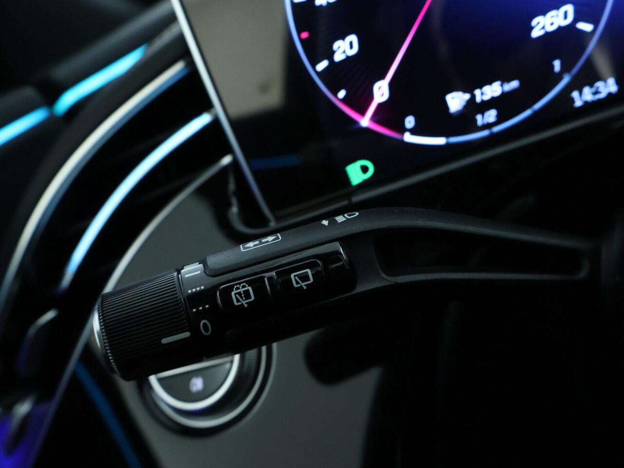 Mercedes-Benz E-estate 300 e Sport Edition | Trekhaak | Nightpakket | Rijassistentiepakket Plus | 360°-camera | 20 inch AMG velgen zwart | Winter pakket | KEYLESS GO-pakket | Antidiefstalpakket URBAN GUARD PLUS | Memorypakket |