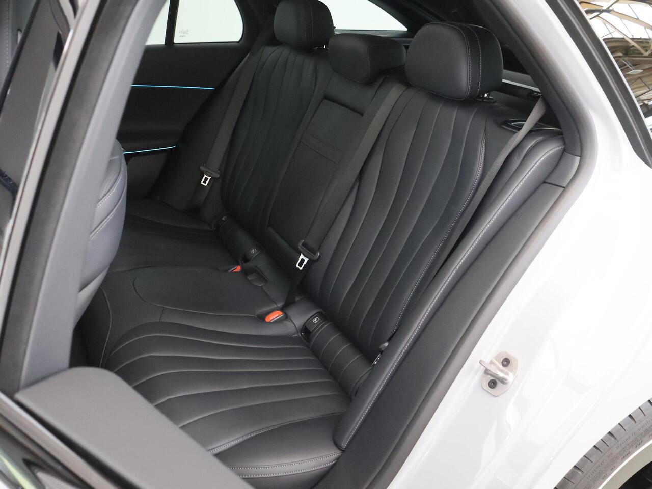 Mercedes-Benz E-estate 300 de AMG Line | Superscreen | Massage | Leder | Luchtvering volledig | Nieuwprijs 109.941 euro |