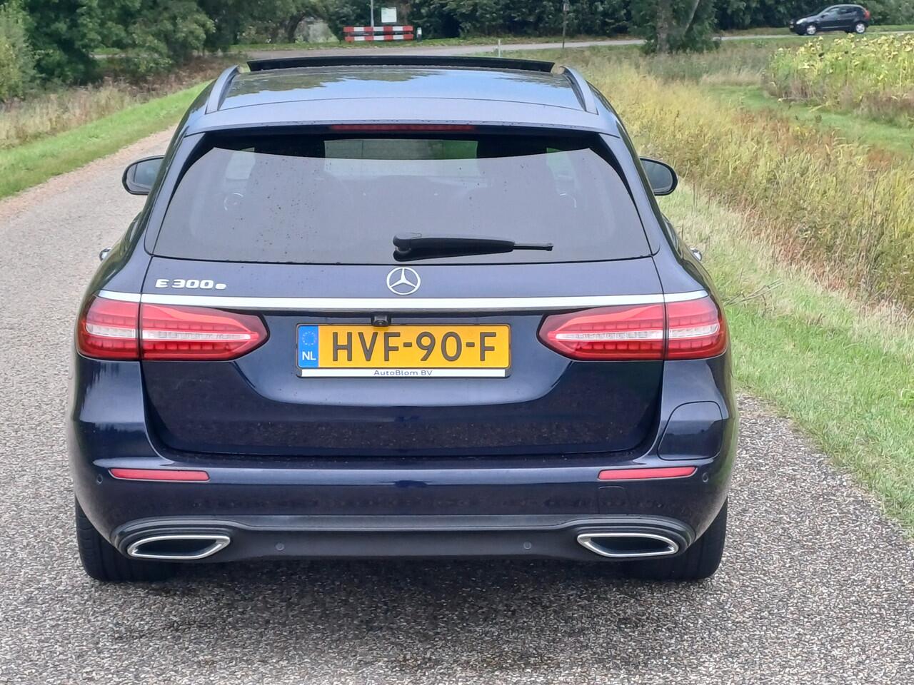 Mercedes-Benz E-estate 300 e Avantgarde /Pano/Cruise/18"/Sfeer/