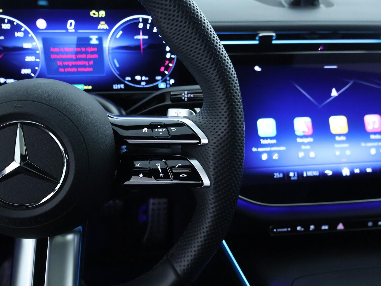 Mercedes-Benz E-estate 300 e Plug-In Hybride AMG Nightpakket | Panoramadak | MBUX Superscreen | Trekhaak | Distronic | Burmester® Sound | Stoelverwarming voor en achter | Inclusief 24 maanden Mercedes-Benz Certified garantie voor Europa.