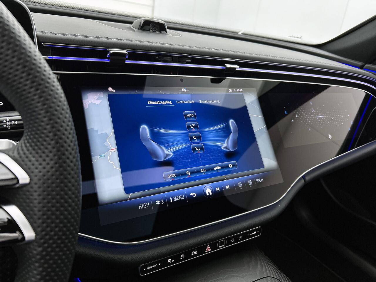 Mercedes-Benz E-estate 300 e AMG Plug-In Hybride | AMG Line | Night Pakket | Trekhaak | MBUX Superscreen | Panoramadak | 20 Inch AMG velgen | Inclusief 24 maanden MB Certified garantie voor Europa.