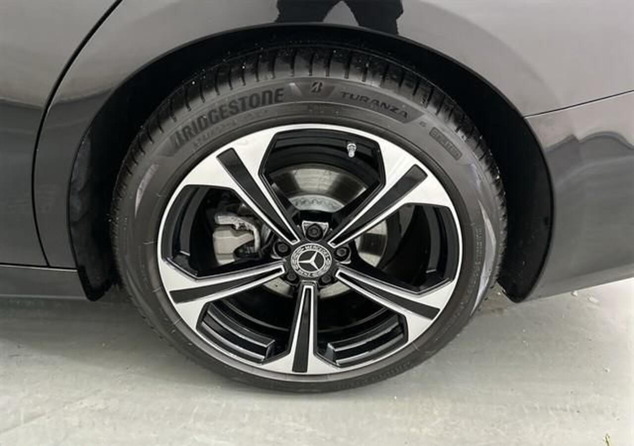 Mercedes-Benz E-estate 220 d Avantgarde Distronic Trekhaak Camera Stoelverwarming MBUX