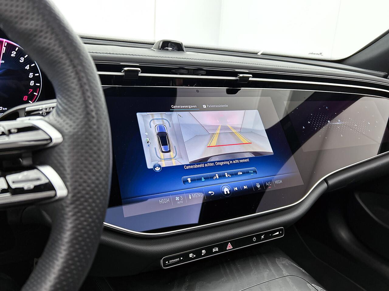 Mercedes-Benz E-estate 300 e Sport Edition AMG Line | Panorama Schuif-Kanteldak | 20 Inch AMG Velgen | Apple CarPlay | Distronic | Alarm Klasse 3 | DIGITAL Light. Inclusief 24 maanden MB Certified garantie voor Europa.