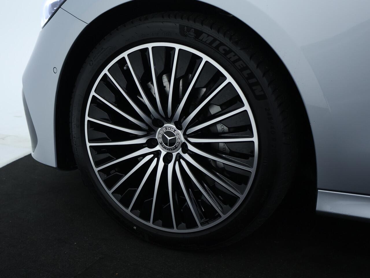 Mercedes-Benz E-estate 300 e Plug-In Hybride AMG Nightpakket | Panoramadak | MBUX Superscreen | Trekhaak | Distronic | Burmester® Sound | Stoelverwarming voor en achter | Inclusief 24 maanden Mercedes-Benz Certified garantie voor Europa.