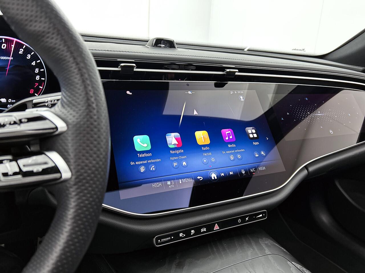 Mercedes-Benz E-estate 300 e Sport Edition AMG Line | Panorama Schuif-Kanteldak | 20 Inch AMG Velgen | Apple CarPlay | Distronic | Alarm Klasse 3 | DIGITAL Light. Inclusief 24 maanden MB Certified garantie voor Europa.