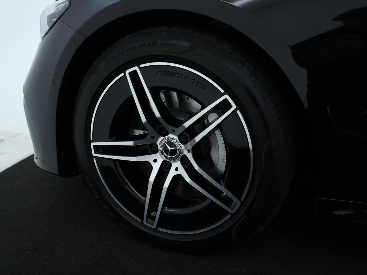 Mercedes-Benz E-estate 300 e AMG Plug-In Hybride | AMG Line | Night Pakket | Panoramadak | MBUX Superscreen | Burmester® | AC en DC Laden. Inclusief 24 maanden MB Certified garantie voor Europa.