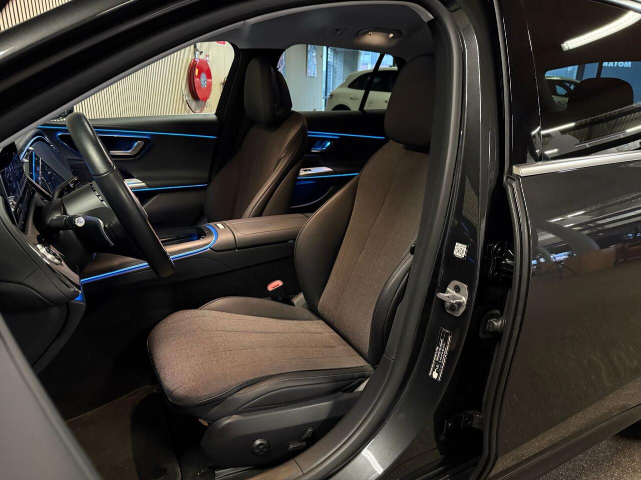 Mercedes-Benz E-estate 300e Avantgarde Advanced-DISTRONIC-TREKHAAK-DODEHOEK-APLLE CARPLAY-COMPLEET