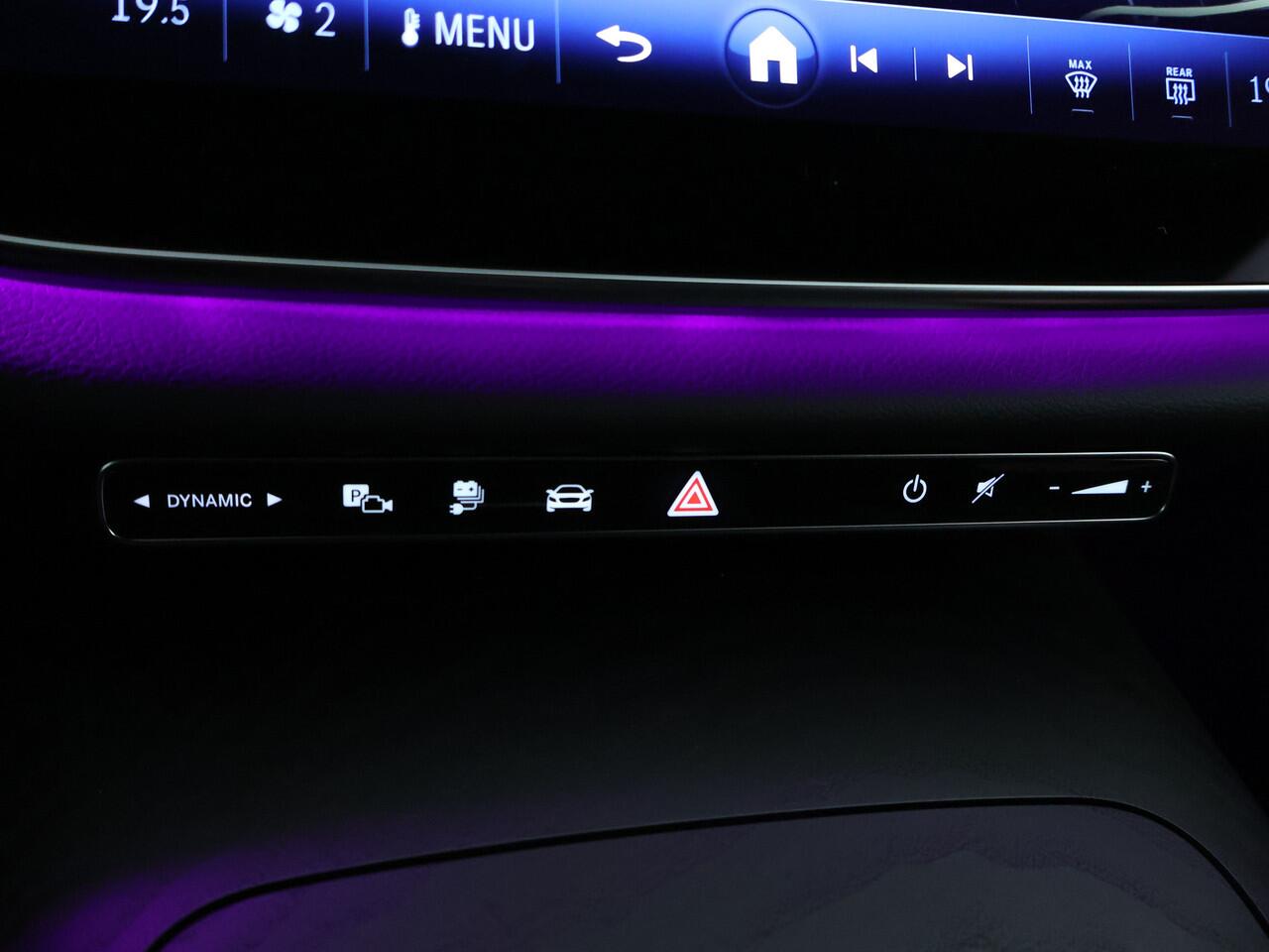 Mercedes-Benz E-estate 300 e AMG Plug-In Hybride | AMG Styling | Trekhaak | Digital light | Keyless go | Distronic | Keyless go | Memory Pakket voorsteoelen. Inclusief 24 maanden MB Certified garantie voor Europa.