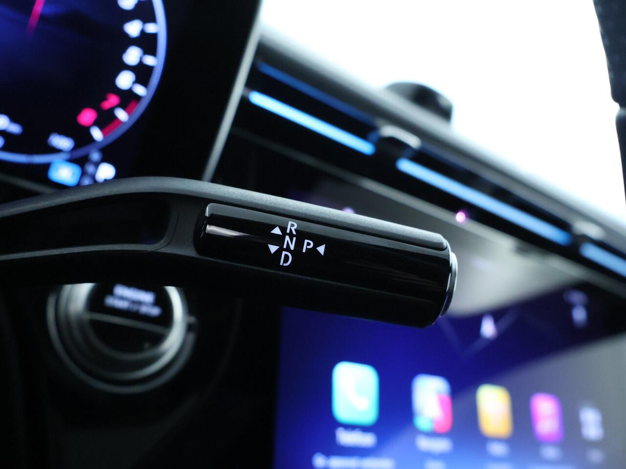 Mercedes-Benz E-estate 300 e Plug-In Hybride AMG Nightpakket | Panoramadak | MBUX Superscreen | Trekhaak | Distronic | Burmester® Sound | Stoelverwarming voor en achter | Inclusief 24 maanden Mercedes-Benz Certified garantie voor Europa.