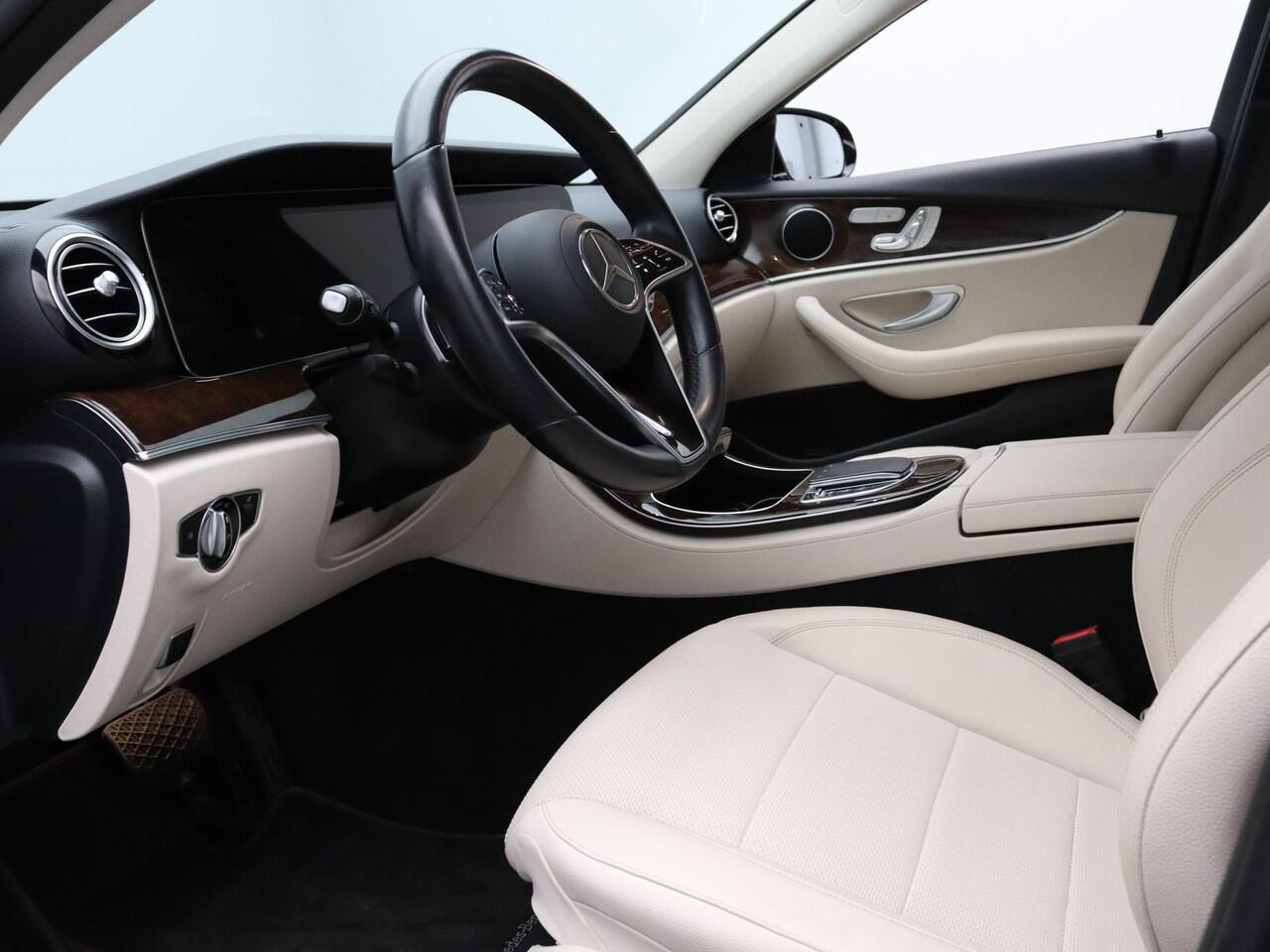 Mercedes-Benz E-estate 300pk e Exclusive Line Automaat Camera | Cruise | Navi | Parkeersens. v+a | Stoelverw. | Panoramadak