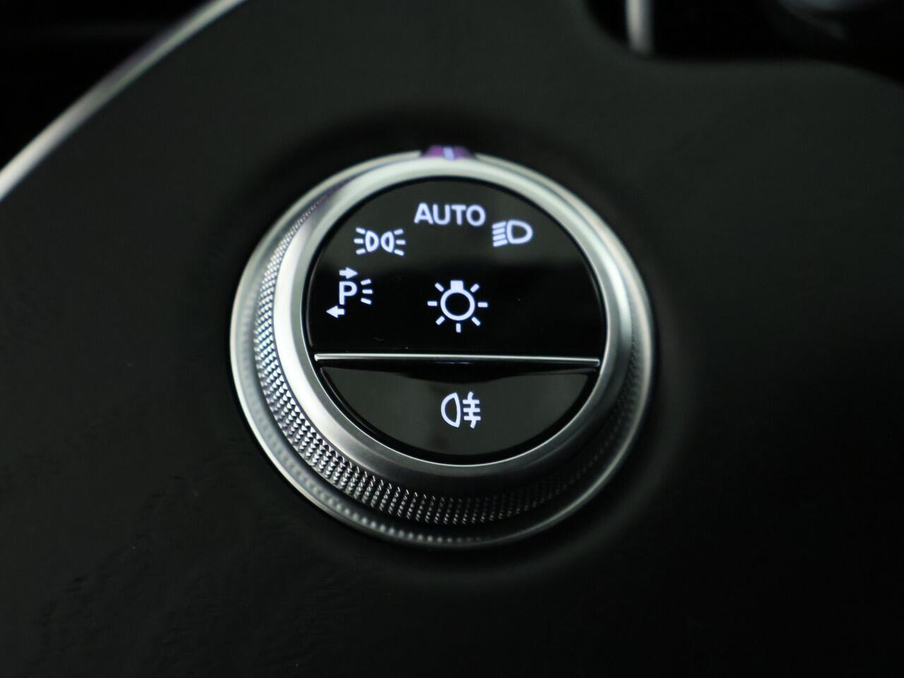 Mercedes-Benz E-estate 300 e AMG Plug-In Hybride | AMG Styling | Trekhaak | Digital light | Keyless go | Distronic | Keyless go | Memory Pakket voorsteoelen. Inclusief 24 maanden MB Certified garantie voor Europa.