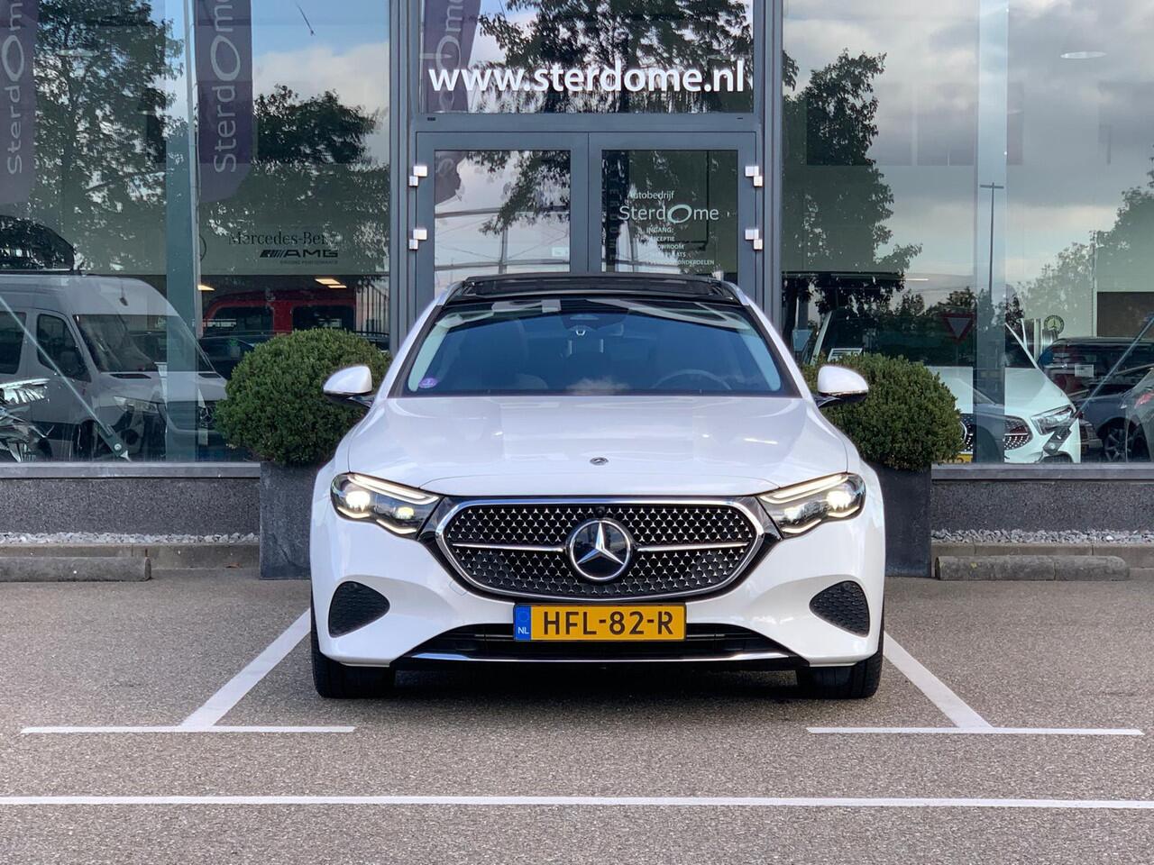 Mercedes-Benz E-estate 300 e Avantgarde l Panoramadak l AMG Multispaak l Burmester l DISTRONIC plus l Niveauregeling l DIGITAL LIGHT l 360 gr Camera l Winterpakket l Apple & Android auto l Memory pakket l Stoelverwarming l