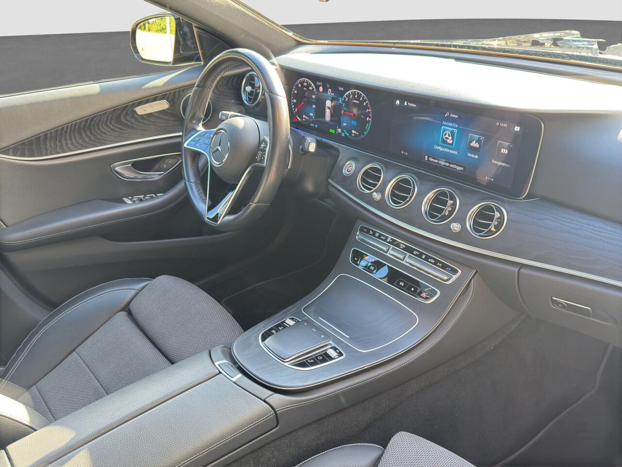 Mercedes-Benz E-estate 300 e AMG Line | Sfeerverlichting | Schuifdak | Trekhaak | 360 Cam