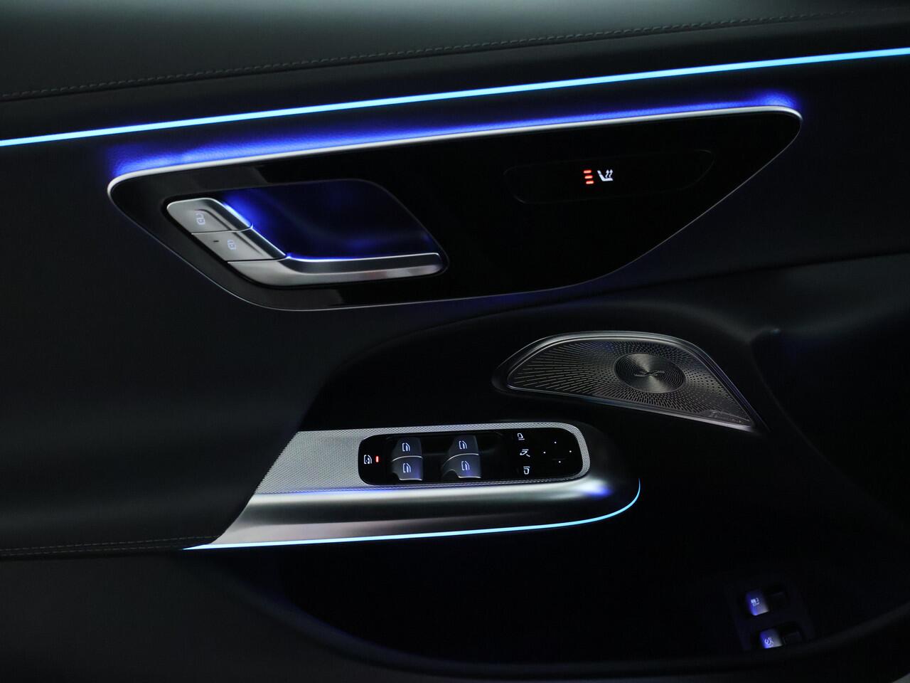 Mercedes-Benz E-estate 300 e AMG Plug-In Hybride AMG Line | Night Pakket | Panorama Schuif-Kanteldak | Burmester® | Trekhaak | 20 Inch AMG Velgen Inclusief 24 maanden MB Certified garantie voor Europa.