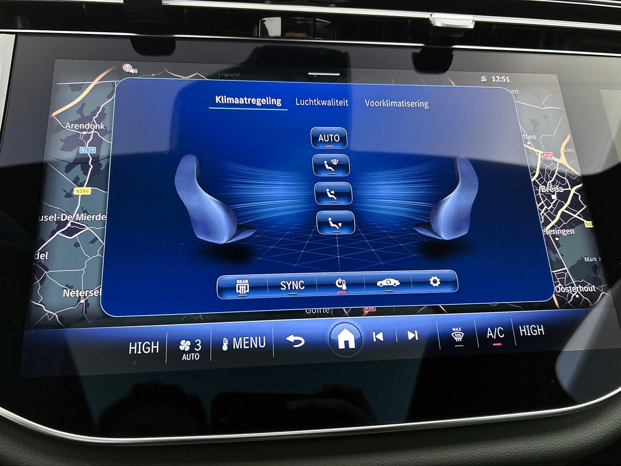 Mercedes-Benz E-estate 300 e AMG Plug-In Hybride AMG Line | Panorama Schuif-Kanteldak | Trekhaak | Memory Voor Stoelen | Burmester® | Alarm | Lederen Bekleding. Inclusief 24 maanden MB Certified garantie voor Europa.