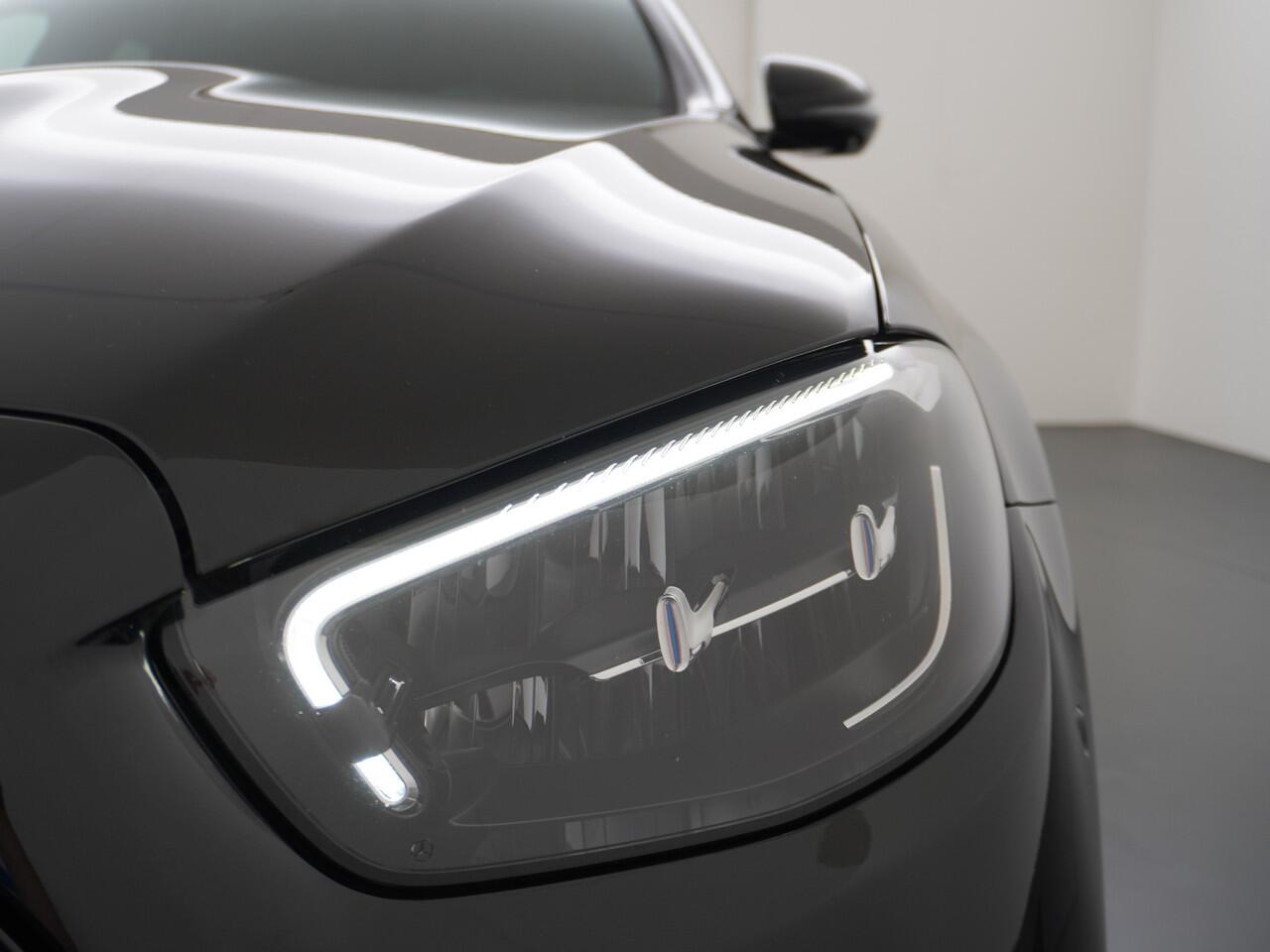 Mercedes-Benz E-estate 300e AMG // Trekhaak 2100kg // 360 Camera // Schuifdak // Night pakket // Elek. Achterklep // Carplay