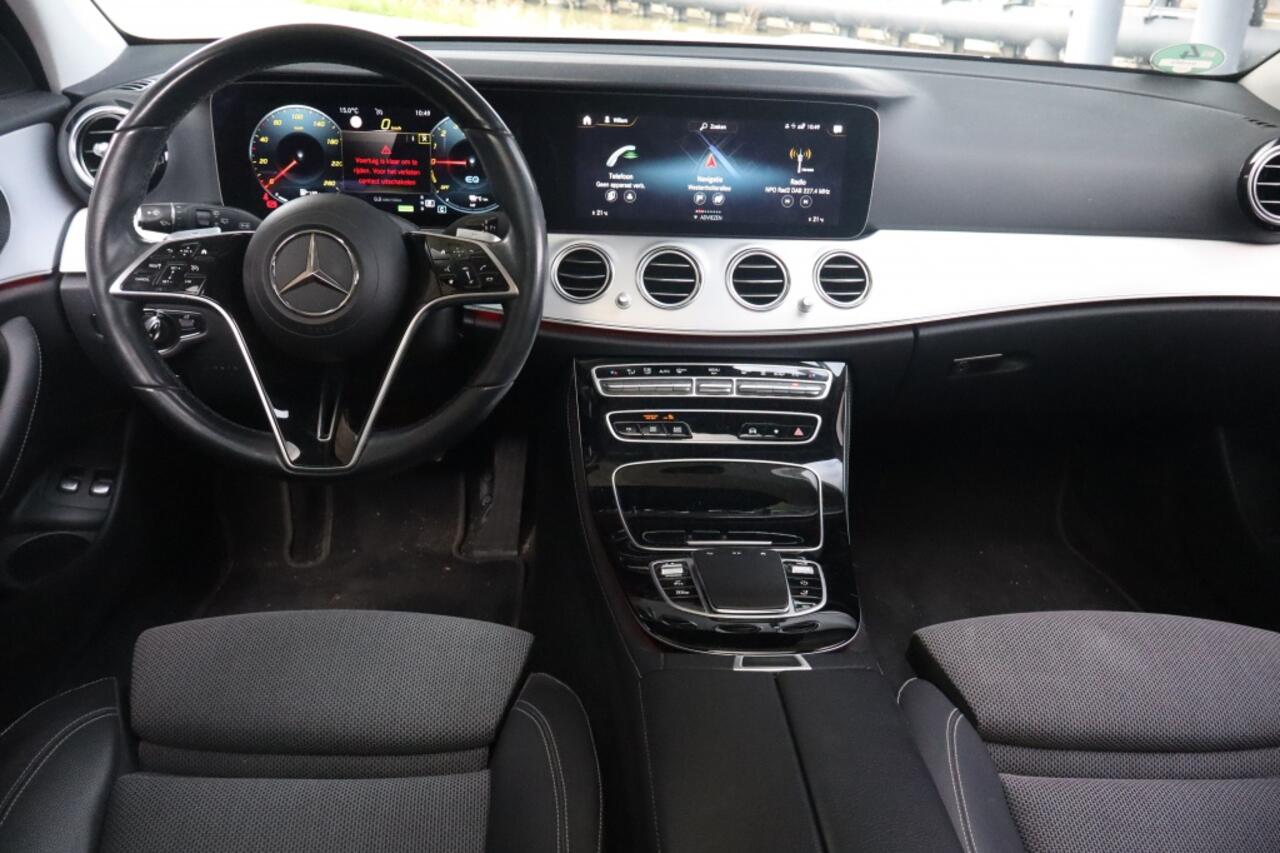Mercedes-Benz E-estate 300 AMG | Plug in Hybride | Stoelverwarming | Trekhaak | Panoram