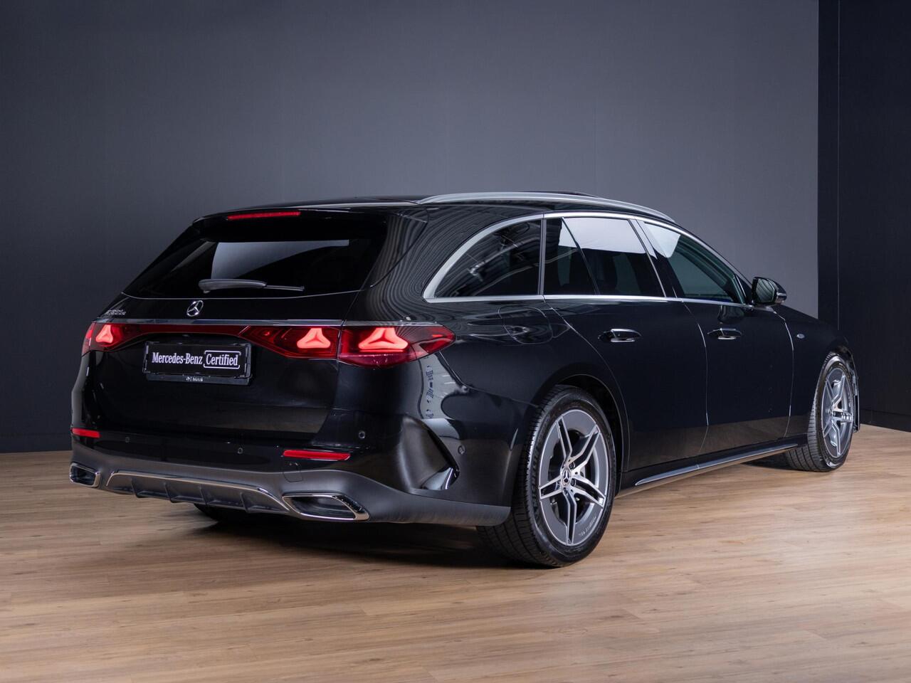 Mercedes-Benz E-estate 300 e AMG Line Panorama dak | Trekhaak