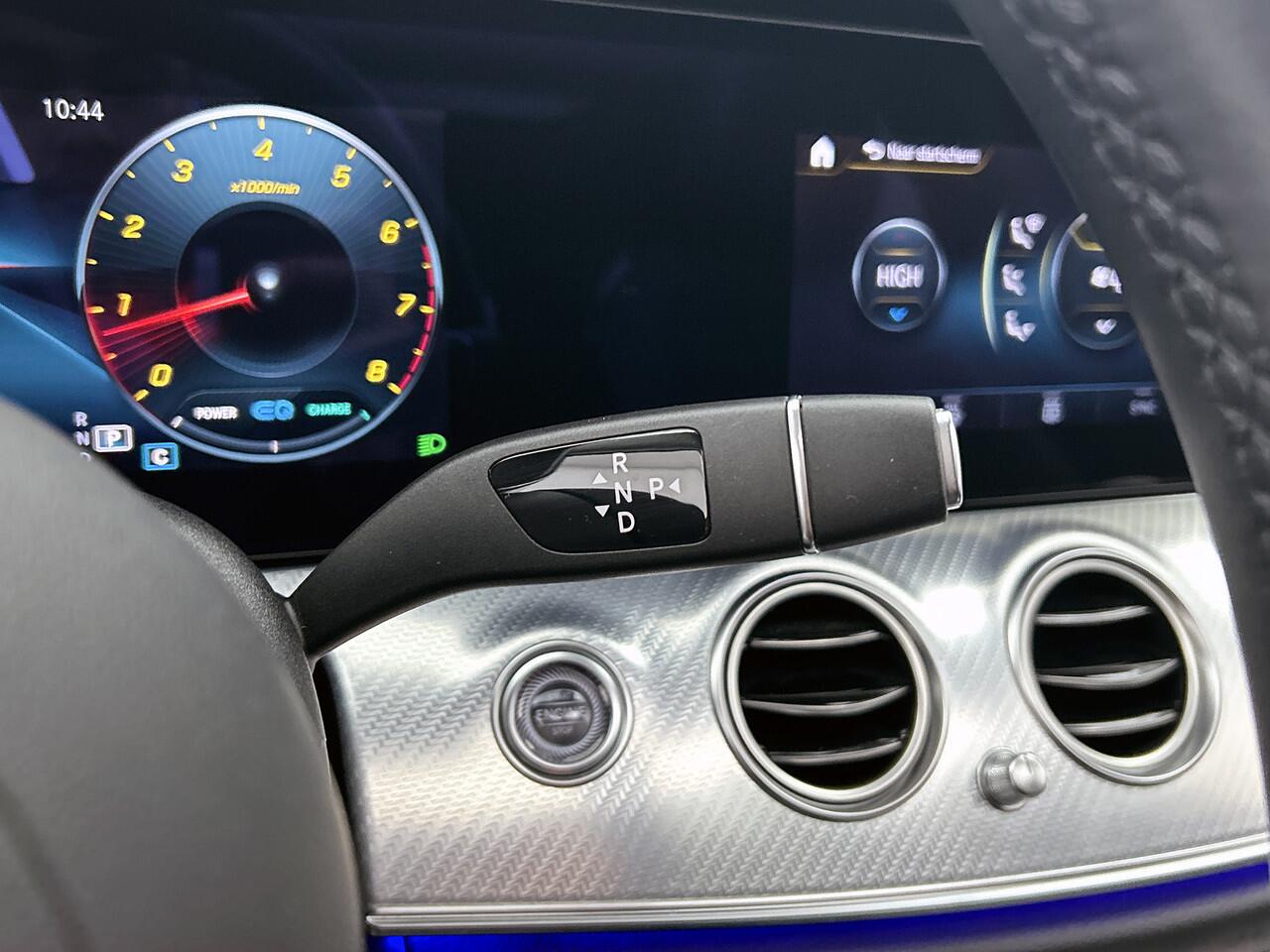 Mercedes-Benz E-estate 200 Business Solution Panoramadak | Leder | Dode Hoek Ass | Alarm | Sfeerverlichting | Parkeerpakket met Camera | Inclusief 24 maanden Mercedes-Benz Certified garantie voor Europa.