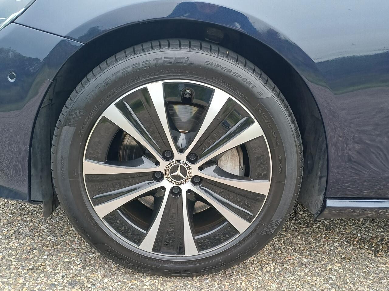 Mercedes-Benz E-estate 300 e Avantgarde /Pano/Cruise/18"/Sfeer/